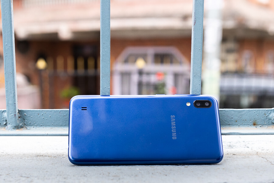Điện Thoại Samsung Galaxy M10 (16GB/2GB) - Hàng Chính Hãng
